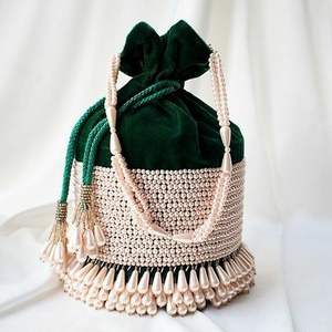 2025 @ Bolsos POTLI de muñeca para mujer de fiesta en tela de terciopelo con hermosas cuentas de cristal adornadas, trabajo de bordado de perlas - Product Image 1