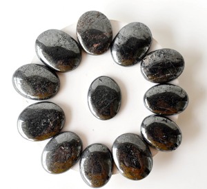 Hématite naturelle sculptée à la main pour la guérison, vente en gros, pour cadeaux et décoration, provenant d'un fournisseur indien - Product Image 1