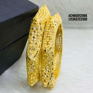 Ensemble de bracelets plaqués or de conception d'or. - Product Image 1