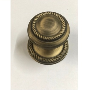 Boutons de porte de meubles en laiton rond solide en forme de poire, boutons de conception à la mode du fabricant indien au prix de gros - Product Image 5