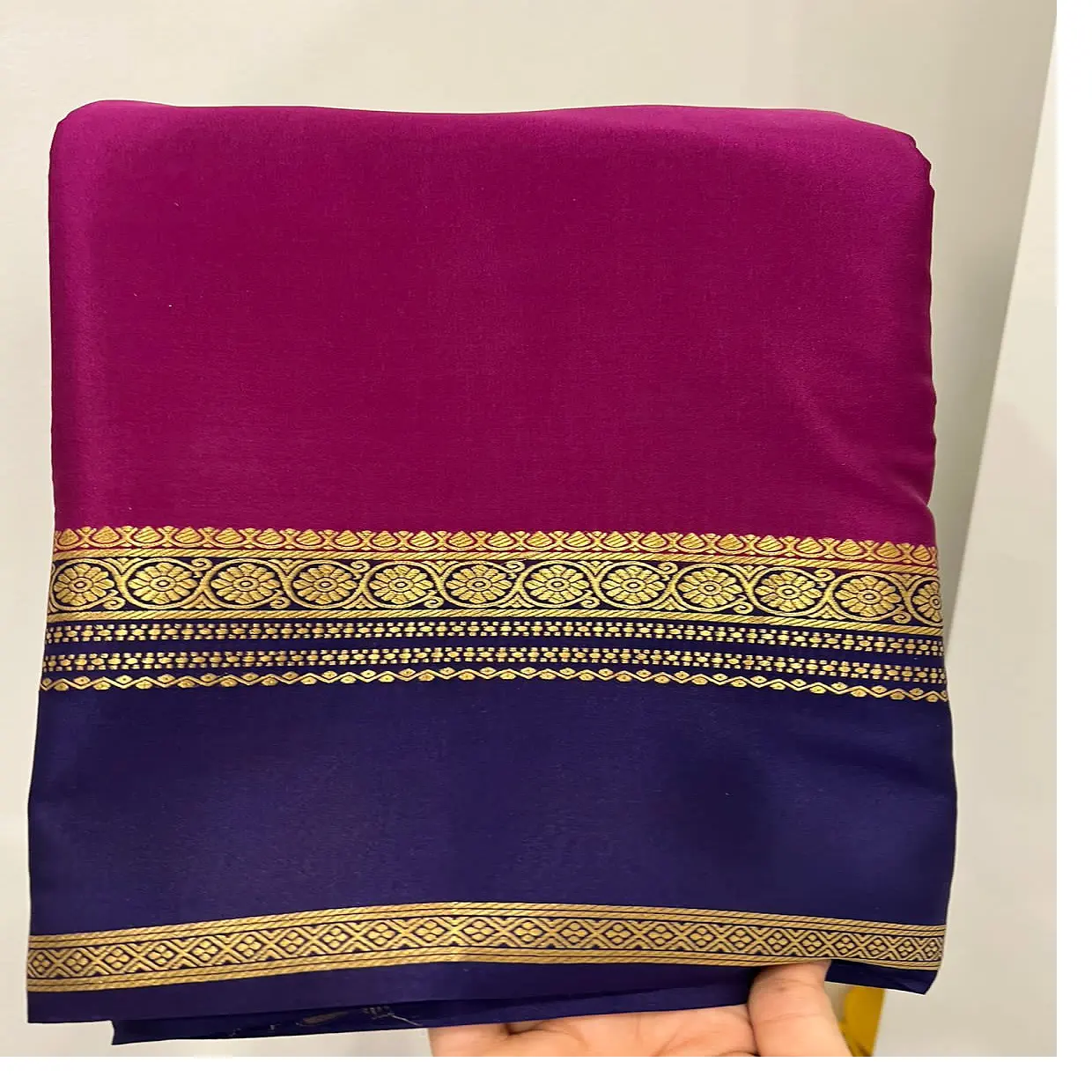 custom made nice border designed brocade silk saree with gold borders made from 100% pure silk ideal for resale by clothing stor