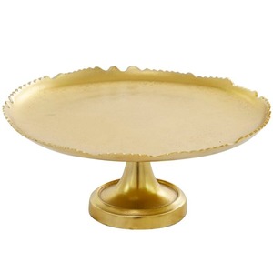 Tabourets de gâteau en aluminium fini doré avec des accents de feuille et de vigne et un support robuste parfait pour les fêtes de printemps ou d'été - Product Image 1