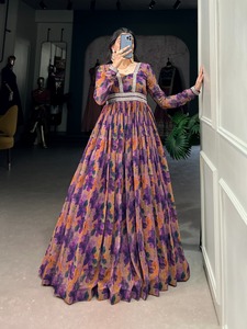 Traje de fiesta de mujer con estampado de Georgette étnico paquistaní indio proveedor mayorista para eventos formales e informales - Product Image 5