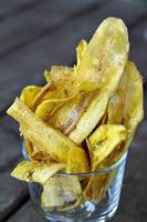 Chips de plantain frits Plantain doux du VietNam Chips Recette Mariquitas Cubanas Bandes de plantain frit Croquant profond