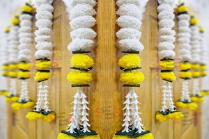 Guirlande de fond de fête Haldi Mehendi traditionnelle indienne décorations de mariage suspendues - Product Image 3