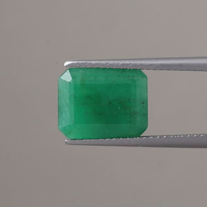 Esmeralda Natural Suelta con Certificado IGI, 4.30 Quilates, Corte Octogonal, 11x9mm, Tallada a Mano, Pulida, Verde Claro, Encerada/Aceitada, Piedra para Joyería Fina - Product Image 1