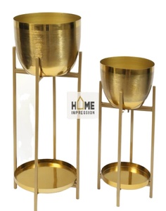 Supports décoratifs de luxe Jardinières design classiques en métal Jardinières design de luxe en métal doré Vente en gros Jardinières design de luxe en métal doré pour le jardin - Product Image 1