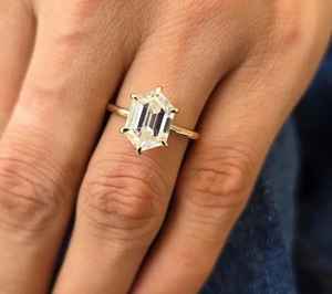 Bague de fiançailles en or massif 14 carats avec diamant de laboratoire taille hexagonale, cadeau de fête raffiné pour un partenaire - Product Image 4