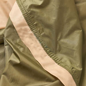 Chaqueta cortavientos con capucha de lona recubierta estilo utilitario para hombre, con media cremallera frontal, ligera, transpirable, para primavera, con bolsillos. - Product Image 6