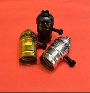 Portalámparas E26 de Aluminio de 3 Vías con Perillas de Plástico - Product Image 2