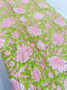 Tissu de bloc de main de 44 '' / 111cm de large, beau tissu doux imprimé floral, tissu de rideau de robe de tissu de coton indien - Product Image 6