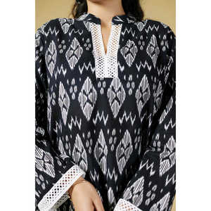 Kurti Formal de Algodón Tejido con Estampado Ikat, Detalles de Encaje y Estilo Bohemio para un Look Veraniego Transpirable y sin Esfuerzo - Product Image 3