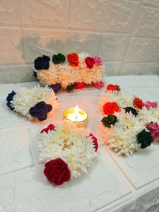 Jasmine Gajra & Rose Floral Hair Bun Holder Fabriqué à la main Juda Accessoires pour cheveux Parfait pour les faveurs de mariage Nikah Haldi Mehendi - Product Image 5