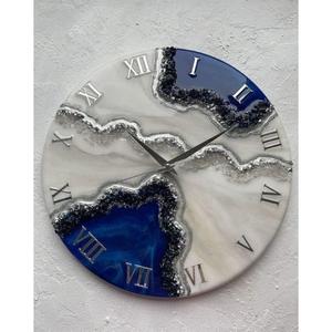 นาฬิกาแขวนผนังเรซิ่นทรงกลมประดับด้วยโลหะสีทองสำหรับการตกแต่งห้องนอนที่หรูหราและมีสไตล์ในราคาที่เหมาะสม - Product Image 4