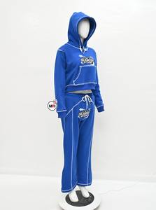 Ensemble sweat à capuche en coton épais et pantalon de survêtement court pour femmes broderie OEM personnalisée de haute qualité avec coutures contrastées - Product Image 5