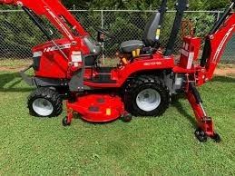 Tractor Compacto Massey Ferguson GC1705 con Cargador Frontal DL100 y Plataforma de Corte, Tractor Agrícola Rojo 4x4 para Granja y Jardín - Product Image 2