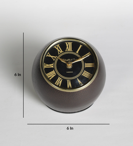 Reloj de mesa de acero contemporáneo y latón Ak, acento moderno para el hogar con atractivo minimalista para escritorios y mesas - Product Image 3