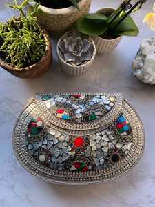 Bolso de Mano Metálico de Lujo a la Moda para Mujer, Perfecto como Accesorio de Moda Elegante y Lujoso con Correa de Cadena - Product Image 5