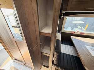 Camion tracteur poids lourd commercial avec cabine couchette 6x4 diesel pour le transport de marchandises - Product Image 2