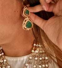 Collar de 5 capas de latón chapado en oro con doblete Esmeralda AD Cz y estilo étnico rubí del fabricante superior indio - Product Image 2