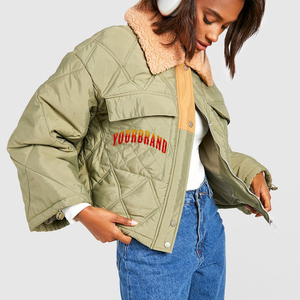 Chaqueta Bomber para Mujer al por Mayor, Corta, Impermeable, de Nailon Tejido, Cortavientos, Brillante, Acolchada, con Capucha, Logotipo Personalizado, Fabricante OEM, Invierno - Product Image 4
