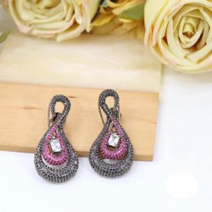 Boucles d'oreilles en moissanite plaquées argent de qualité supérieure, style moderne, élégantes, pour femmes et filles, collection pour mariage et soirées. - Product Image 5