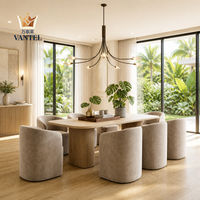 Ensemble de table à manger de luxe Vantel avec chaises rembourrées, meubles sur mesure pour projets résidentiels à l'exportation