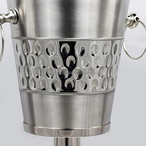 Refroidisseur de champagne en aluminium vintage personnalisable ou seau à bière pour les fêtes intérieures et extérieures ustensiles de bar - Product Image 6