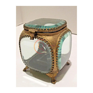 Boîte à bijoux décorative de luxe en métal doré avec cadre en laiton et verre transparent fabriquée à la main pour toutes les saisons - Product Image 6