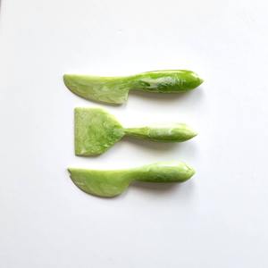 Couteau à fromage en résine élégant fait à la main, texture marbrée acrylique, tourbillon aquatique, outil de cuisine pour la maison ou l'hôtel, idéal pour les coffrets cadeaux - Product Image 4