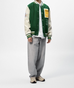 Diseño de lujo Chenille Patch Lana Letterman Chaqueta de béisbol Gruesa Heavy Green Varsity Chaqueta Mangas blancas para hombres - Product Image 2