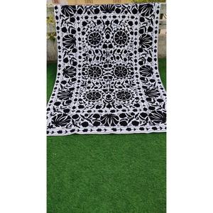 ชุดผ้าปูที่นอนผ้าฝ้ายลายอุซเบกิ,ชุดผ้าปูที่นอนผ้าฝ้ายสีดำลายดอกไม้ปักบนฐานสีขาว - Product Image 2