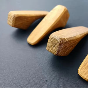 Gancho de pared de madera simple hecho en Vietnam pequeño decorativo natural para montaje en pared - Product Image 1