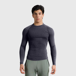 Vente en gros de sous-vêtements de compression personnalisés Protection solaire à séchage rapide disponible en design sans manches à manches longues Fabriqué au Pakistan - Product Image 3