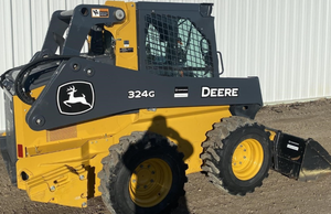 Chargeuse compacte John Deere 324G avec chargeur frontal et caractéristiques de tracteur, dotée d'une pompe hydraulique Moog et d'une chargeuse sur chenilles - Product Image 5