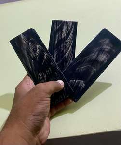 Plaques à rayures noires et blanches faites à la main pour l'artisanat naturel pour l'utilisation du verre en corne - Product Image 1