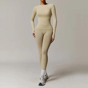 ชุดโยคะไร้รอยต่อของผู้หญิงเลกกิ้งเอวสูงลายพื้นและเสื้อครอปแขนยาวสำหรับออกกำลังกายและออกกำลังกาย - Product Image 5