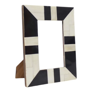 Marco de Fotos con Incrustaciones de Hueso Hecho a Mano con un Intrincado Diseño de Incrustaciones |   Marco de Fotos Decorativo de Lujo - Product Image 1