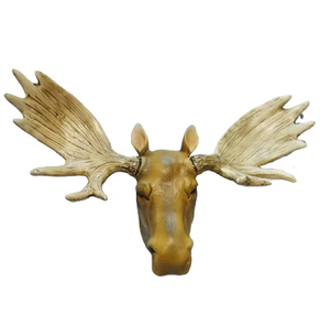 Elegante escultura de cabeza de conejo de bronce con orejas largas y detalles texturizados. Disponible a precios de mayoreo para bellas artes. - Product Image 6