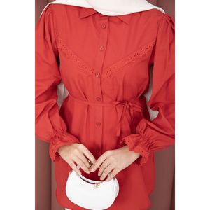 Chemise Rouge Chic Décontractée à Lacets avec Détail Fisto en Tissu Popeline Satinée Tricotée, Tissée Quotidienne, Taille XL pour Printemps/Été - Product Image 5