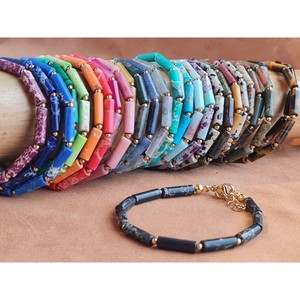 Elegante Brazalete Chapado en Oro con Cuentas Vibrantes para Reventa en Colección de Joyería de Moda - Product Image 1