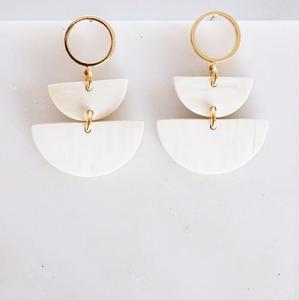 Boucles d'oreilles à motif floral en corne de buffle avec superposition d'argent Boucles d'oreilles tribales en corne de boeuf avec bandes de corne multicouches - Product Image 6