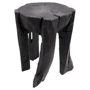 Mesa auxiliar de madera carbonizada rústica Pieza de acento artesanal única para interiores modernos y naturales - Product Image 1