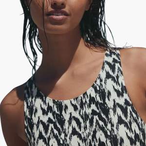 Traje de Baño de Una Pieza Impermeable de Moda al por Mayor, Logotipo Personalizado, Bikini Elástico y Cómodo para Mujer, OEM - Product Image 3