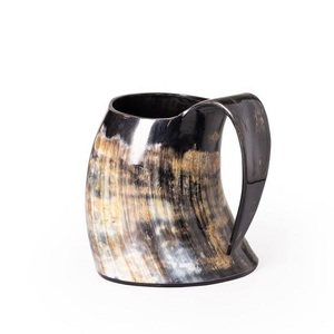 Taza de cuerno para beber de vikingos grande hecha a mano con técnica pulida, estilo Animal Original, toque náutico con base de madera - Product Image 4