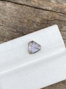 Piedra preciosa de forma de trillón de fantasía de tanzanita natural no calentada con buena calidad de color biológico, tanzanita de zoisita natural de 1,67 quilates. - Product Image 4