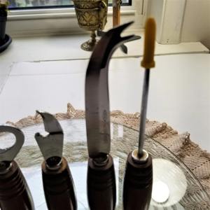 Ensemble d'outils de bar élégant avec manche en bois et support pour les étagères de bar décoratives, les clubs et les fêtes, fabriqué à la main en Inde - Product Image 2