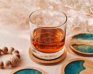 Ensemble de dessous-de-verre classiques en bois naturel TIMELESS CRAFT, durables, ronds, pour tasses et mugs, vaisselle écologique - Product Image 5