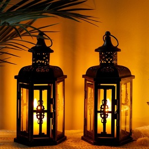 Ensemble de lanternes suspendues ou de table de ferme rustique deux pièces lanternes décoratives en métal avec panneaux de verre - Product Image 4