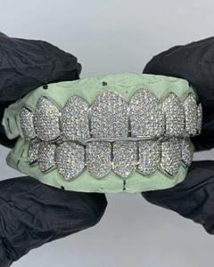 Grilles dentaires de luxe en argent, style hip-hop, entièrement serties de diamants simulés VVS1, pour hommes et femmes, personnalisables, pour les dents supérieures et inférieures - Product Image 3